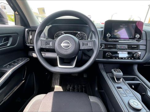 Used 2025 Nissan Pathfinder S AWD/4WD image 8