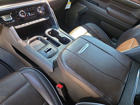 Used 2024 GMC Sierra 2500 Denali w/ Denali Reserve Package image 25