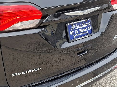 Used 2017 Chrysler Pacifica Touring-L Plus image 32