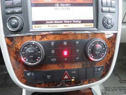 Used 2010 Mercedes-Benz R 350 4MATIC image 20