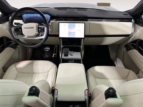 New 2025 Land Rover Range Rover Long Wheelbase SE image 11