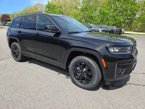 New 2026 Jeep Grand Cherokee Altitude AWD/4WD image 2