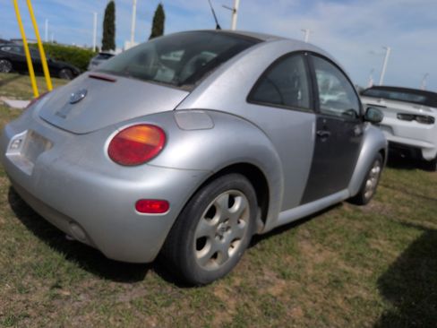 Used 2002 Volkswagen Beetle GLX image 2