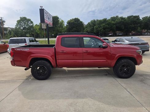 Used 2017 Toyota Tacoma TRD Sport w/ Premium & Technology Package AWD/4WD image 5