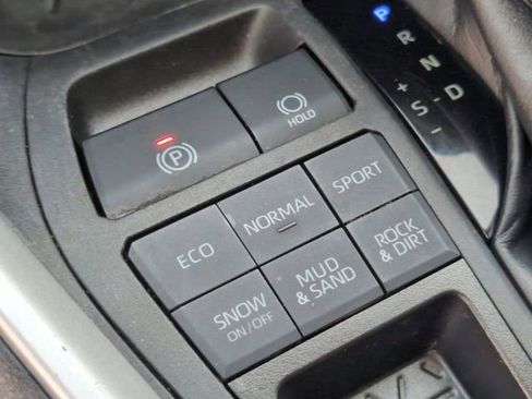 Used 2022 Toyota RAV4 LE AWD/4WD image 32