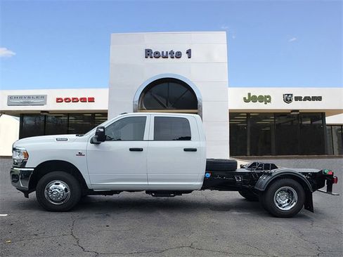 New 2025 RAM 3500 Tradesman w/ Chrome Appearance Group image 4