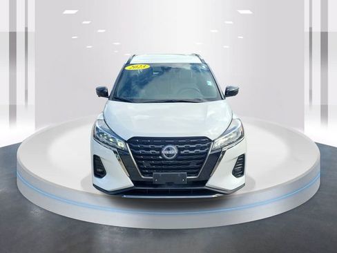 Used 2023 Nissan Kicks SR w/ SR Premium Package FWD image 2
