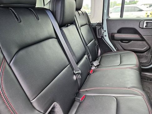 Used 2024 Jeep Wrangler Unlimited Rubicon AWD/4WD image 32