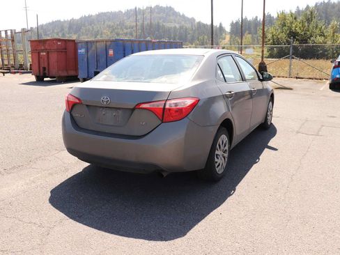 Used 2018 Toyota Corolla LE FWD image 5