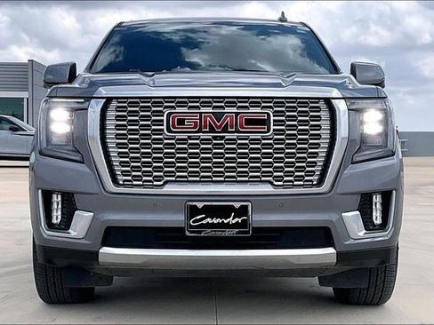 Used 2021 GMC Yukon Denali w/ Denali Premium Package image 3