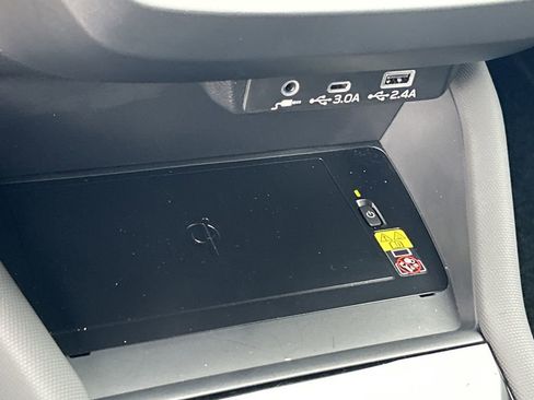 Certified 2025 Subaru Forester Limited image 27