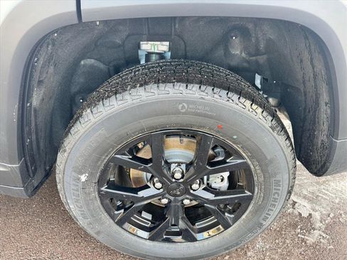 Used 2026 Jeep Grand Cherokee 4WD image 8