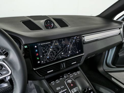 Certified 2023 Porsche Cayenne AWD/4WD image 12