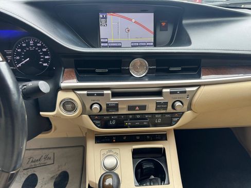 Used 2014 Lexus ES 350 w/ Luxury Package FWD image 8