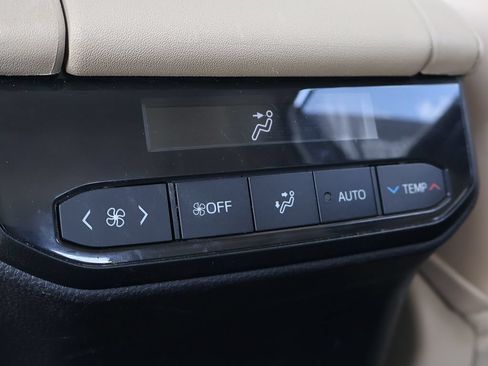 Used 2023 Toyota Highlander XLE FWD image 54