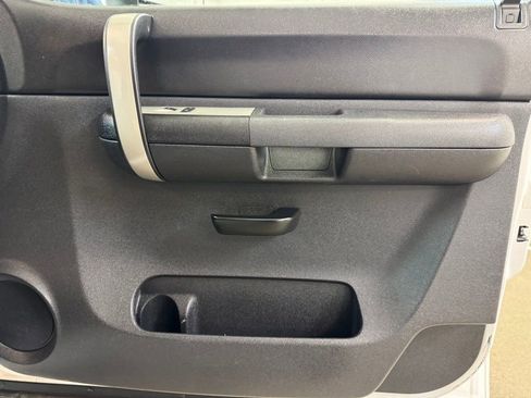 Used 2009 Chevrolet Silverado 2500 LT w/ Exterior Plus Package image 22