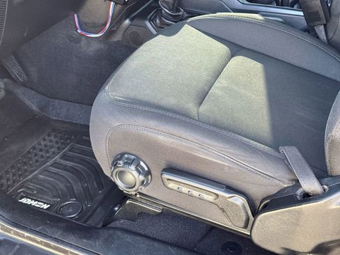 Used 2022 Jeep Gladiator Sport image 17