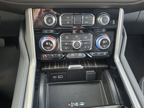 Used 2023 GMC Yukon Denali image 15