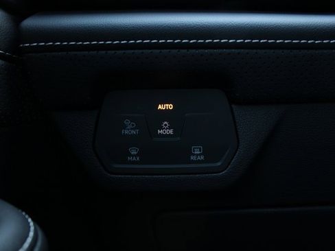 New 2026 Volkswagen Atlas Cross Sport SE image 17