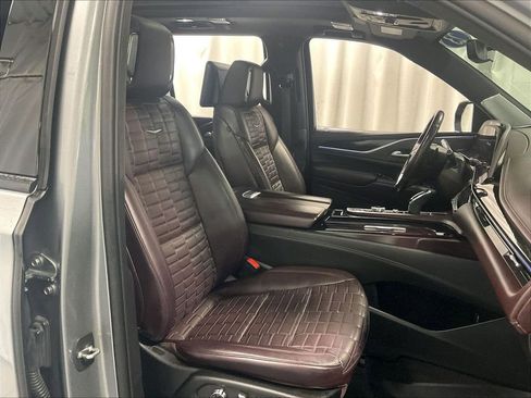 Used 2023 Cadillac Escalade Sport Platinum w/ LPO, ONYX Package AWD/4WD image 11