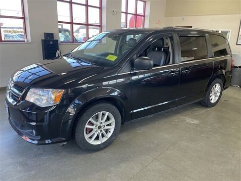 Used 2018 Dodge Grand Caravan SXT image 4