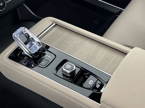 New 2026 Volvo XC90 T8 Ultra w/ Protection Package Premier AWD/4WD image 19