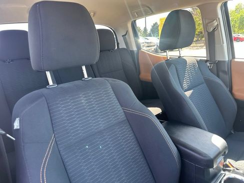 Used 2019 Toyota Tacoma SR5 AWD/4WD image 26