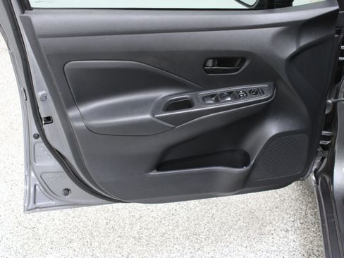 Used 2020 Nissan Versa S FWD image 12