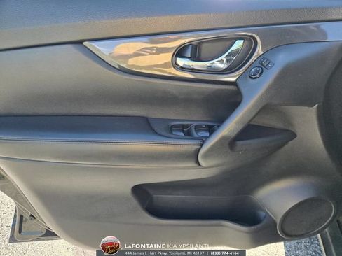 Used 2020 Nissan Rogue SV AWD/4WD image 14