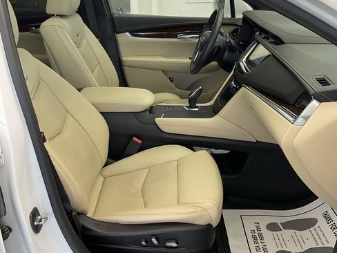 Used 2017 Cadillac XT5 Luxury w/ Driver Awareness Package AWD/4WD image 12