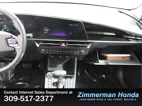 Used 2024 Kia Niro EX image 16