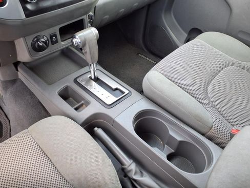 Used 2019 Nissan Frontier SV image 11