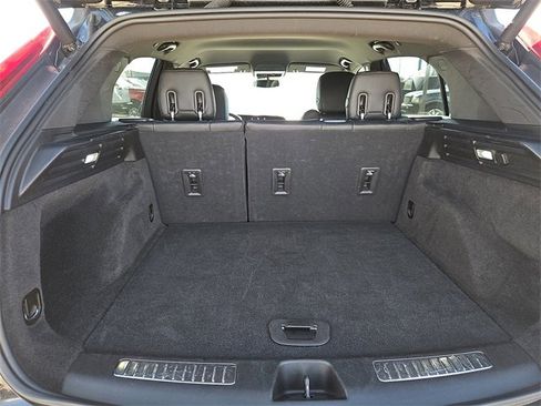 Used 2024 Cadillac XT4 Premium Luxury image 10