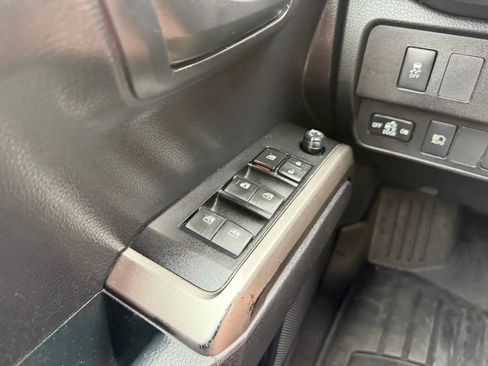 Used 2020 Toyota Tacoma SR5 image 15