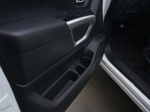 Used 2023 Nissan Titan SV image 8