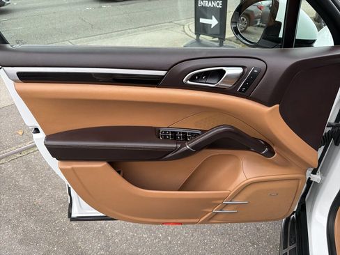 Used 2014 Porsche Cayenne Turbo S image 37