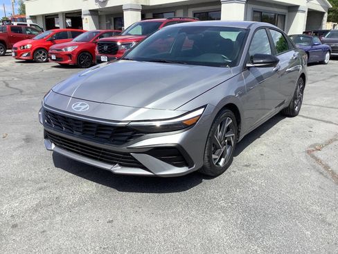Used 2025 Hyundai Elantra Sport FWD image 2