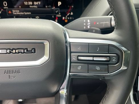 Used 2025 GMC Yukon Denali AWD/4WD image 18