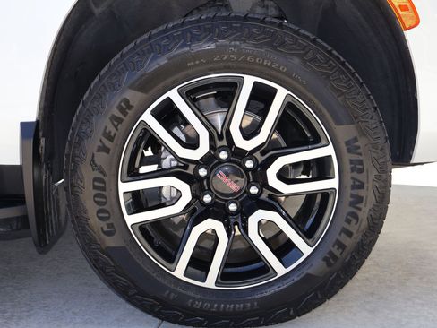 Used 2024 GMC Yukon XL AT4 w/ Technology Package AWD/4WD image 32