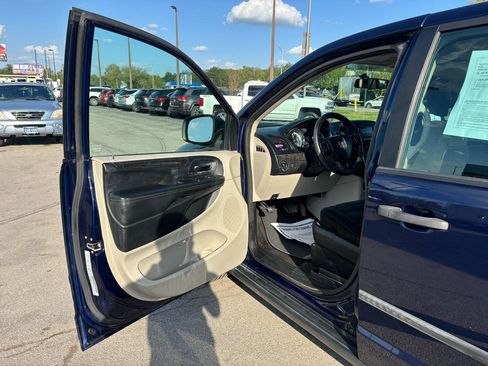 Used 2015 Dodge Grand Caravan American Value Package image 17