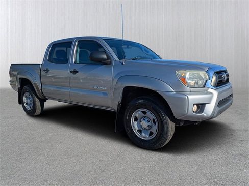 Used 2015 Toyota Tacoma PreRunner image 1
