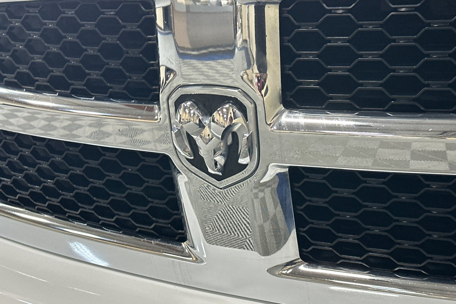 Used 2018 RAM 1500 Classic SLT AWD/4WD image 44