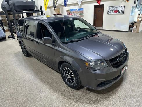 Used 2017 Dodge Grand Caravan SE image 5