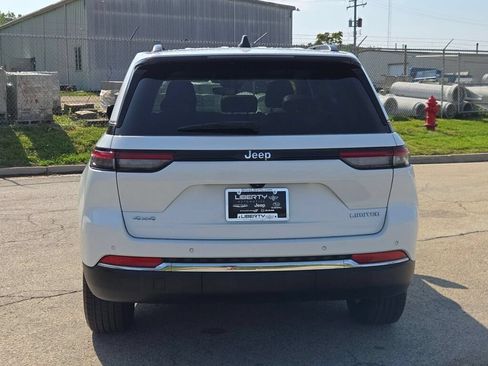 Used 2023 Jeep Grand Cherokee Limited AWD/4WD image 13