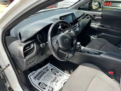 Used 2018 Toyota C-HR XLE FWD image 16