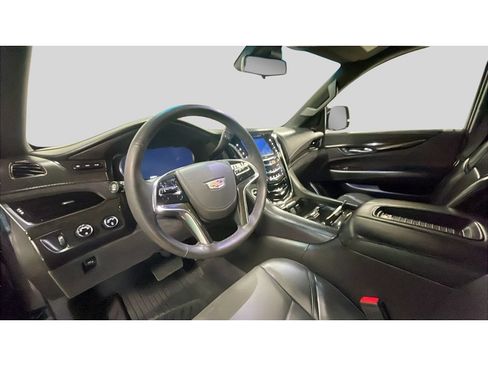 Used 2019 Cadillac Escalade Platinum AWD/4WD image 11