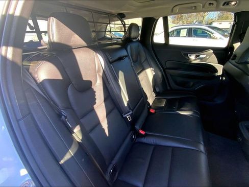 Used 2022 Volvo V60 T5 Cross Country image 20