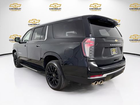 Used 2025 Chevrolet Suburban Premier AWD/4WD image 6