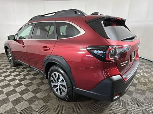 Used 2024 Subaru Outback Premium AWD/4WD image 4