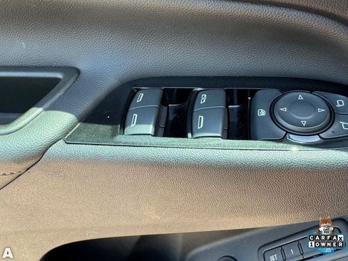 Used 2023 Chevrolet Equinox Premier FWD image 28